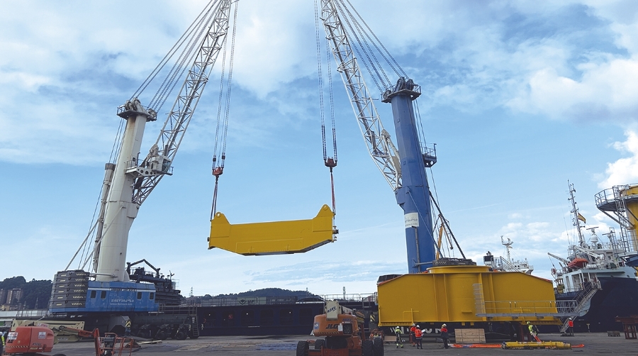 Labores de estiba en el Puerto de Avilés.
