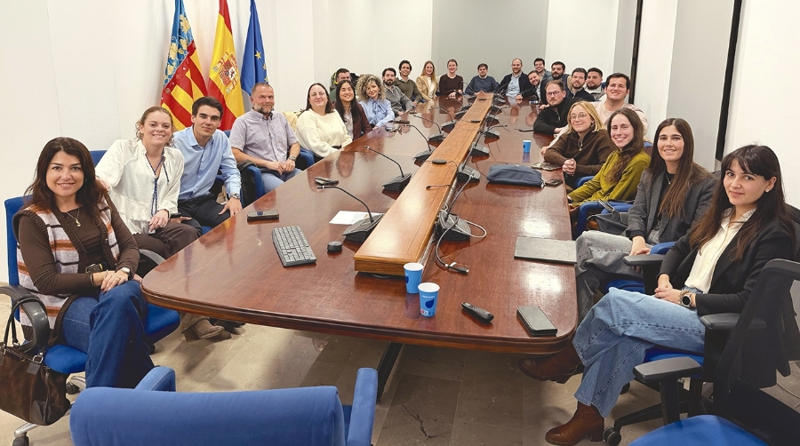 Propeller Junior conoce MSC Terminal Valencia de la mano de Sven Valentin, director de la Terminal.