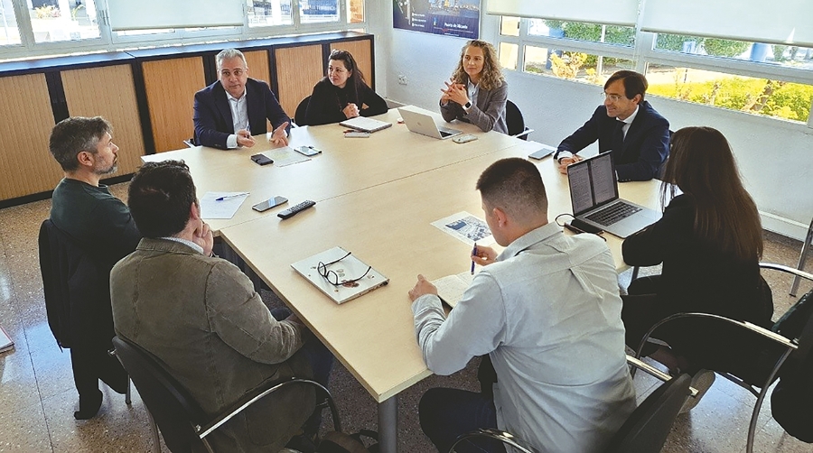 Representantes de la Autoridad Portuaria, Alicante Port Innova e InferIA durante la reunión para la puesta en marcha del proyecto.