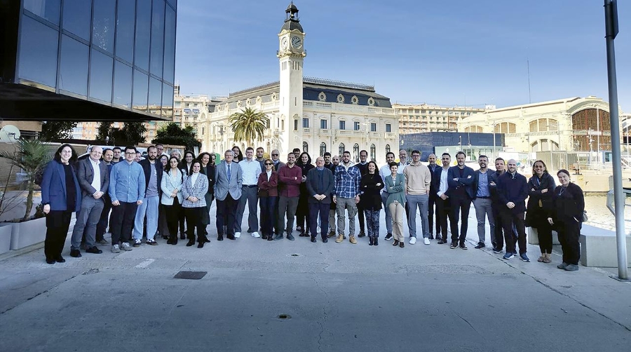 Participantes en la jornada organizada ayer por la Fundación Valenciaport en el puerto de Valencia.