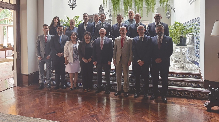 Recepción en la embajada de España en Perú.