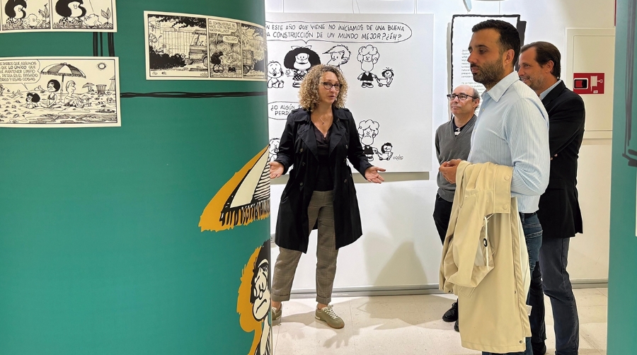 Un momento de la inauguración de la exposición en Sagunto.