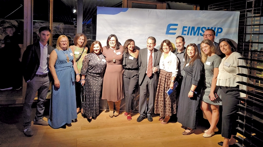 El equipo de Eimskip junto al alcalde de Vigo, Abel Caballero.