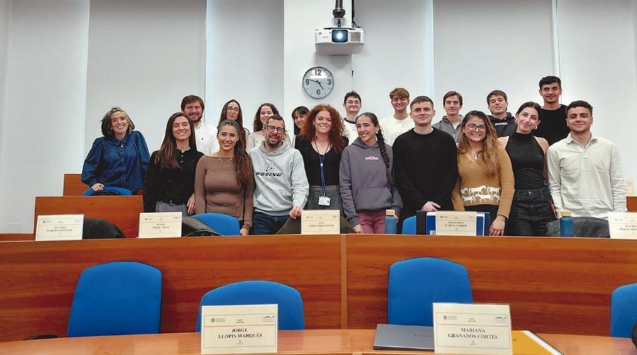 Raquel Ruiz con los estudiantes de la 34ª edición del Máster en Gestión Portuaria y Transporte Intermodal.