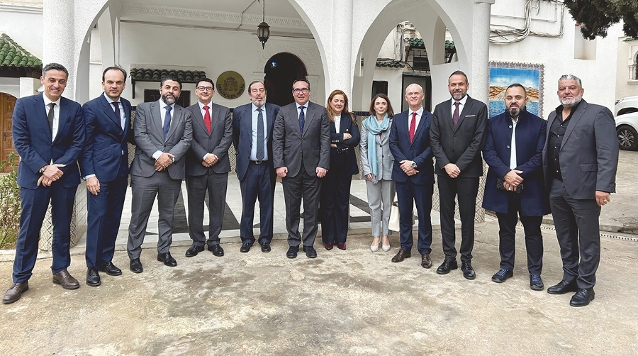 Delegación castellonense de la comunidad portuaria con el embajador de España en Argel y la consejera comercial durante la misión a Argelia de 2025.
