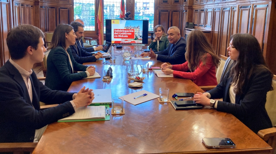 El presidente de UniportBilbao, F. Jaber Bringas, y su directora, Natividad Rodríguez, se han reunido con el subdelegado del Gobierno en Bizkaia, Carlos García Buendía.
