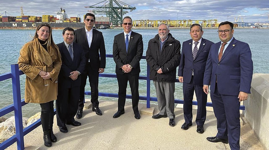 Los ministros de Economía y Finanzas de Guatemala visitan el Puerto de Valencia