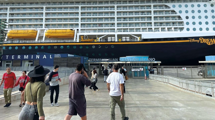 El Puerto de Cartagena recibe al crucero “Disney Dream” con 3.500 pasajeros