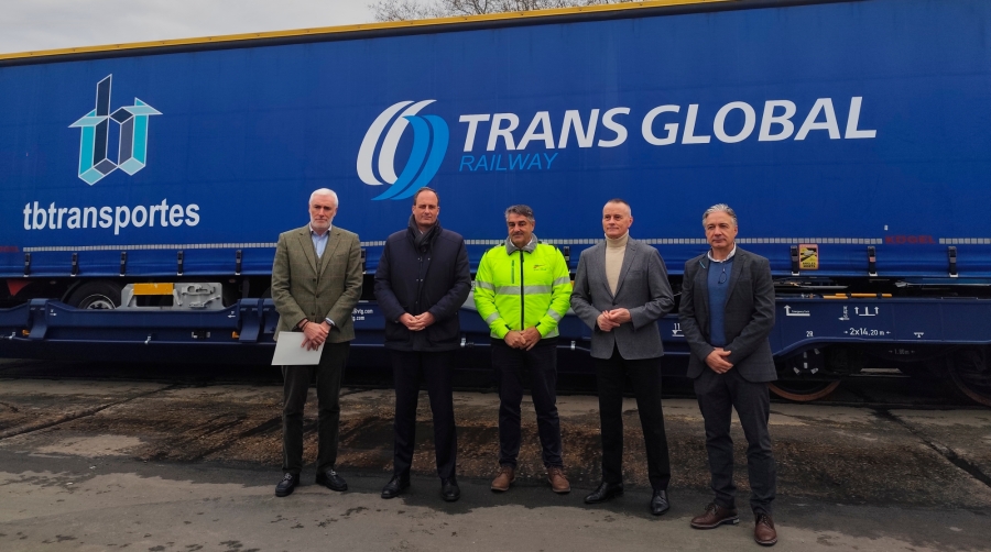 El Puerto de Vigo ha acogido este miércoles la demostración de carga de semirremolques en los innovadores vagones VTG tipo pocket P4000.