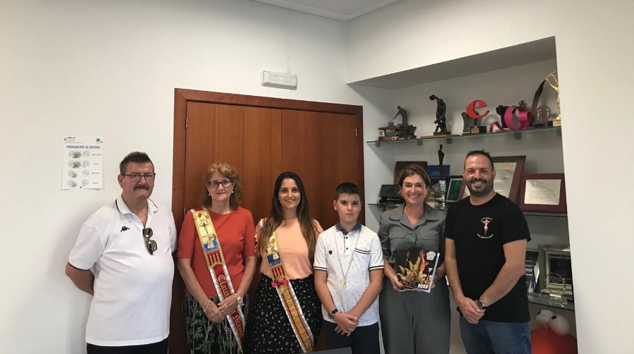 Un momento del encuentro entre representantes de la APV y la Comisión de las Fiestas en honor al Santísimo Cristo de Nazaret.