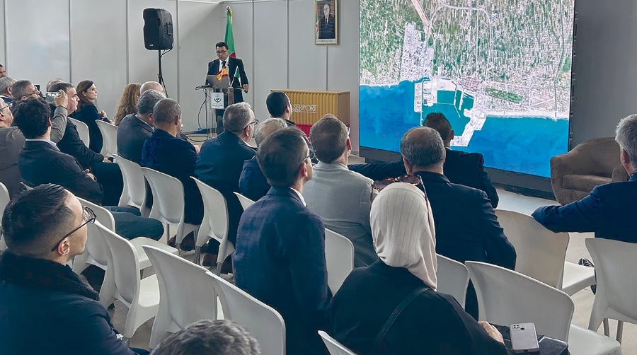 El director de PortCastelló, Manuel J. García, ha puesto en valor el potencial del puerto de Castellón en el Recinto Ferial SAFEX.