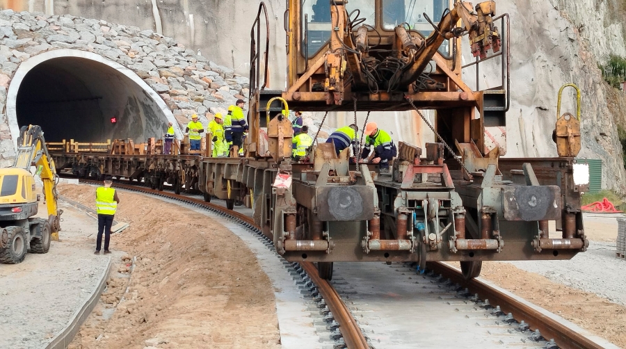 Solo falta concluir la instalación de vías en la red interior y en la futura salida Sur, en sentido Santiago.