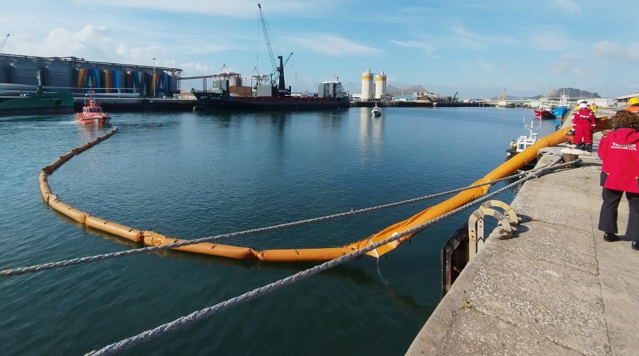 La Autoridad Portuaria de Santander (APS), a través de su departamento de Seguridad Industrial, ha organizado esta mañana un simulacro en las instalaciones portuarias.