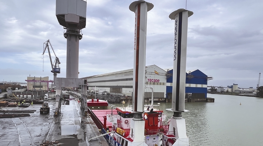 El buque en la Terminal Portuaria Esclusa del Puerto de Sevilla.