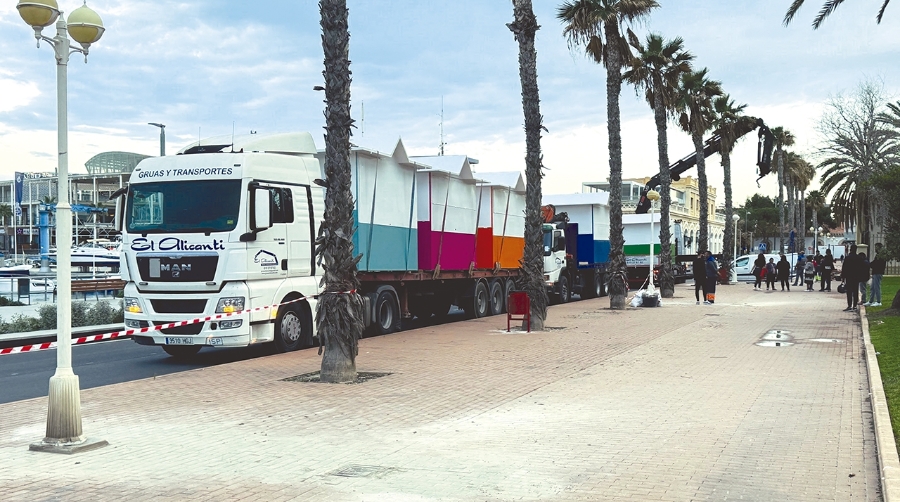Durante un año el Puerto de Alicante acogerá las casetas de la Asociación de Vendedores de la Explanada de España.
