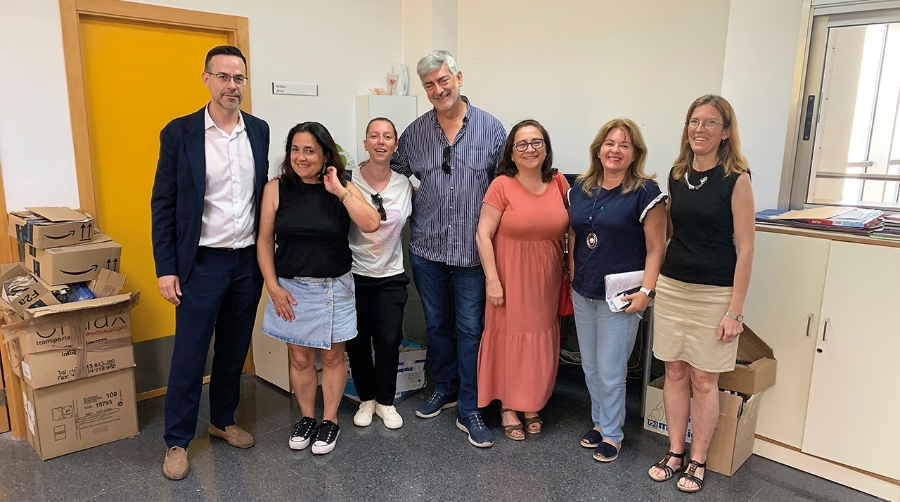 Representantes de Aportem, junto con directivos de los colegios IES Massanassa, IES Berenguer, de Catarroja; CEIP Lluis Vives, de Massanassa, y CEIP Ausiàs March, también de Massanassa.