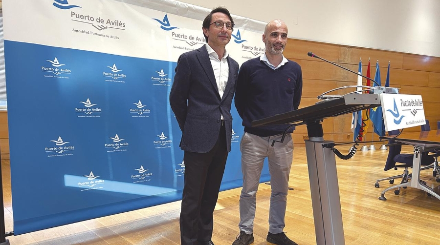 El director de la Autoridad Portuaria de Avilés, Ramón Muñoz Calero, y el jefe del área de Operaciones y Desarrollo de Negocio, Manuel Echeverría.
