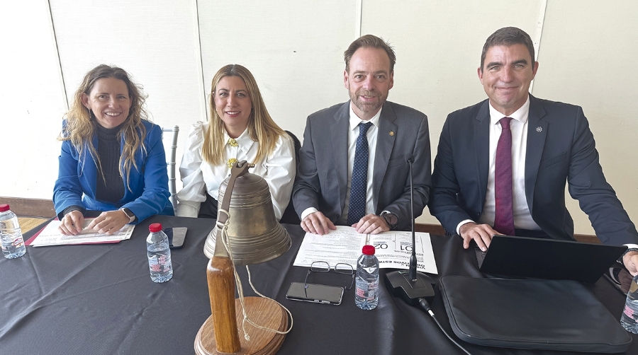 Yolanda Atiénzar (tesorera); Lorena Ballester (vicepresidenta 1ª); Alfredo Soler (presidente) y Jorge Selma (secretario).