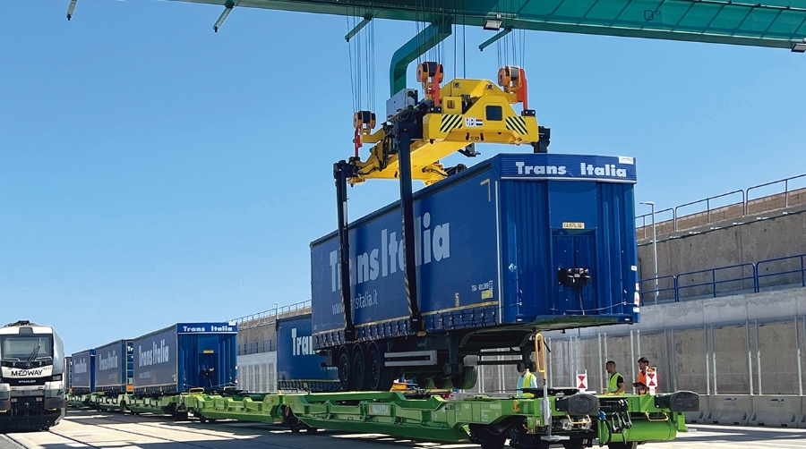 La autopista ferroviaria Puerto de Valencia-Madrid, ha impulsado los resultados de Medway.