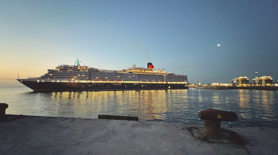 El “Queen Victoria” es el primero de los 50 cruceros que previsiblemente llegarán a Gijón a lo largo de 2026.