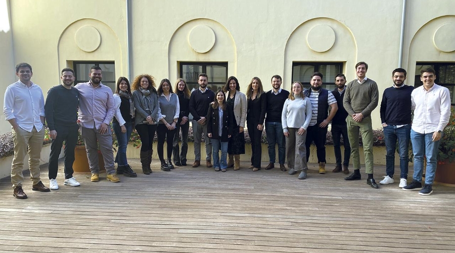 Los miembros de Propeller Junior tras la sesión formativa dedicada al análisis de las redes sociales en el entorno logístico.