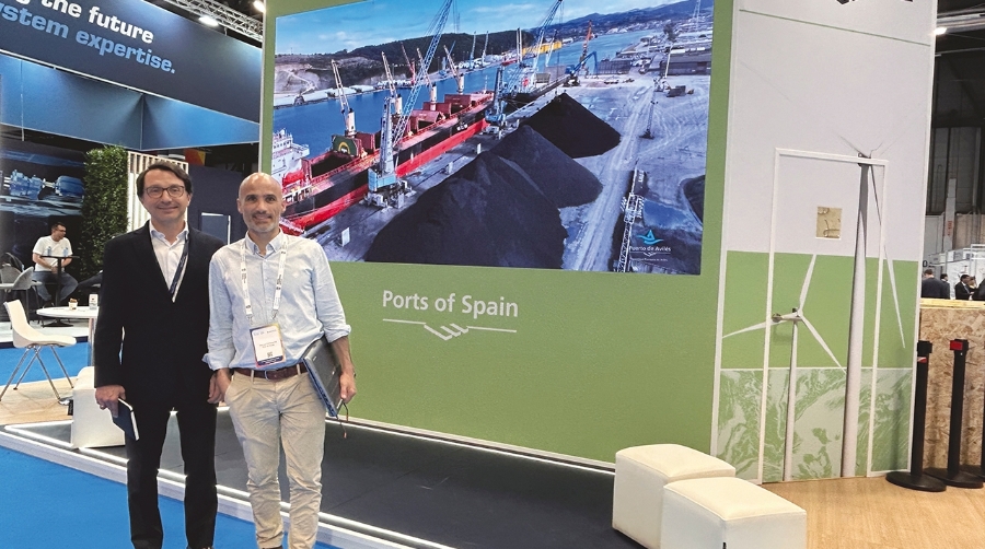 Ramón Muñoz-Calero y Manuel Echeverría, director y jefe de Operaciones de la AP de Avilés.