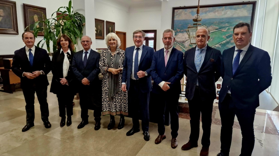 De izquierda a derecha: Gerardo Landaluce, Esther Molina, Carlos Rubio, Teófila Martínez, Rafael Carmona, José García, Rafael Montero y Alberto Santana.
