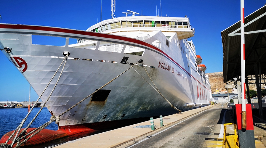 La AP de Almer&iacute;a realiza el primer suministro de energ&iacute;a el&eacute;ctrica a un buque en puerto