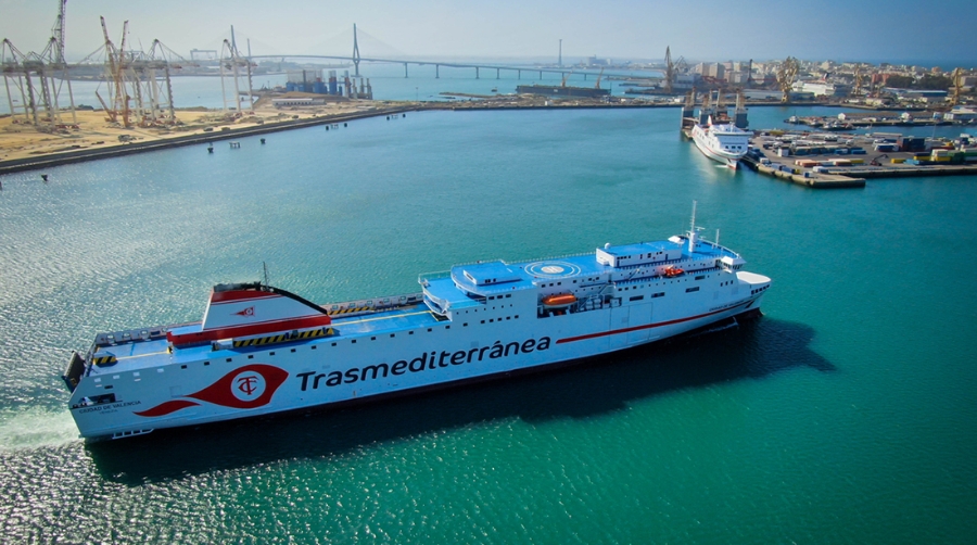 El &ldquo;Ciudad de Valencia&rdquo;, de Naviera Armas Trasmediterr&aacute;nea, se estrena en la l&iacute;nea C&aacute;diz-Canarias