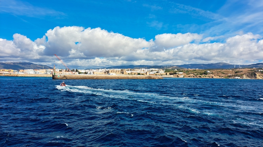 El tráfico marítimo en el Estrecho recupera la normalidad tras el tren de borrascas