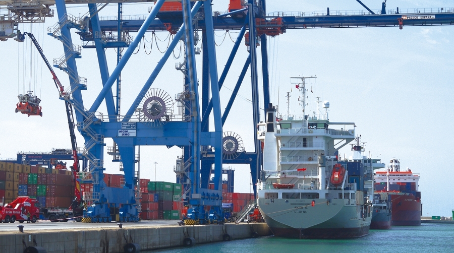 PortCastelló alcanza un acuerdo histórico entre estibadores y terminales que permitirá ganar en tráficos y en competitividad.