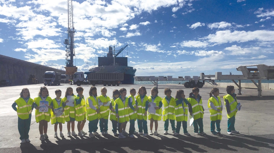 Alumnos del Ramiro Izquierdo visitan el puerto de Castell&oacute;n
