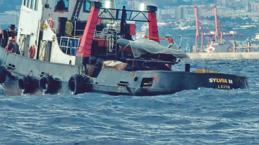 Abrirá un expediente sancionador al buque remolcador ‘Sylvia M’, que decidió, en pleno temporal, salir del puerto de Las Palmas a pesar de que estaba pendiente de una inspección que certificase que estaba operativo.