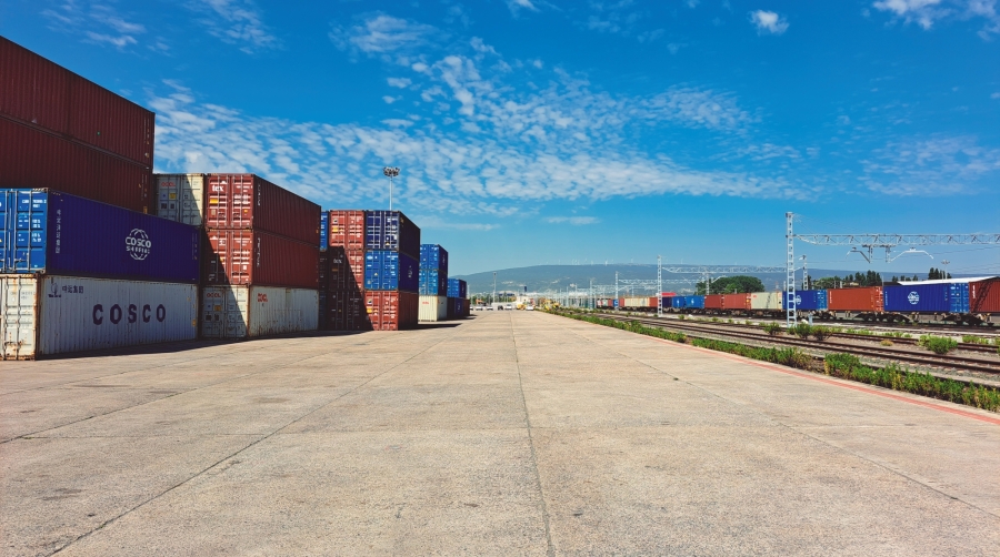 La futura ley autonómica podría convertirse en el marco normativo que acompañe el crecimiento de la terminal intermodal de Júndiz, en VItoria-Gasteiz. Foto J.P.