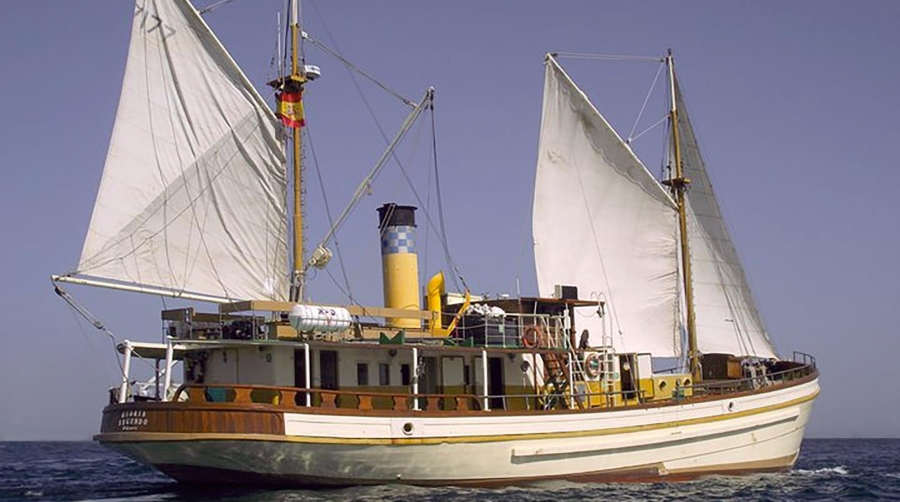 El “Hidria Segundo”vuelve al Muelle de Portocultura