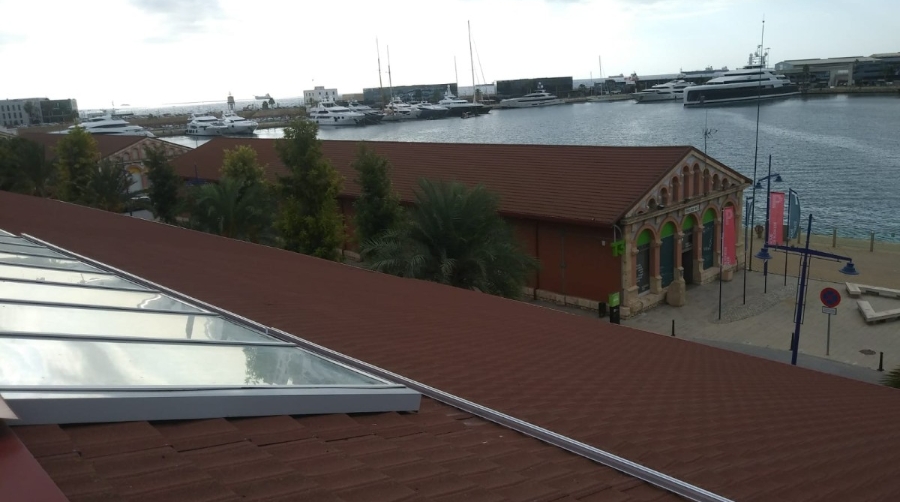 Port de Tarragona avanza en la instalaci&oacute;n de los 588 paneles fotovoltaicos