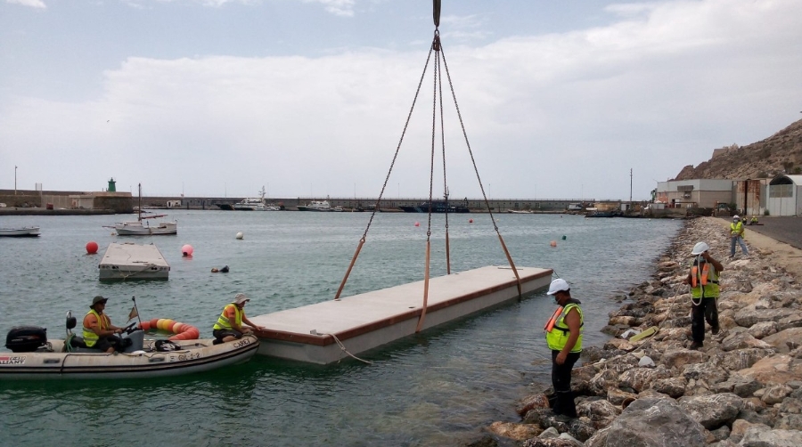 La APA instalar&aacute; dos nuevos pantalanes flotantes en el Puerto Pesquero de Almer&iacute;a