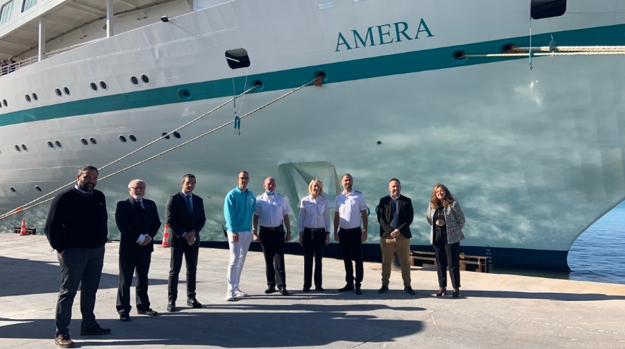 El &quot;Amera&quot; llega al Puerto de Castell&oacute;n con 597 pasajeros