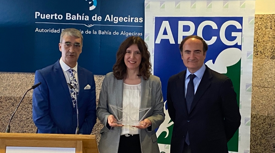 Loli Dolz recoge el premio del&nbsp;20&ordm; Concurso Period&iacute;stico &ldquo;Puerto Bah&iacute;a de Algeciras&rdquo;