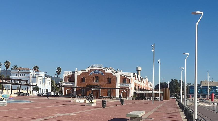 PortCastelló instala el nuevo alumbrado en el Muelle de Costa