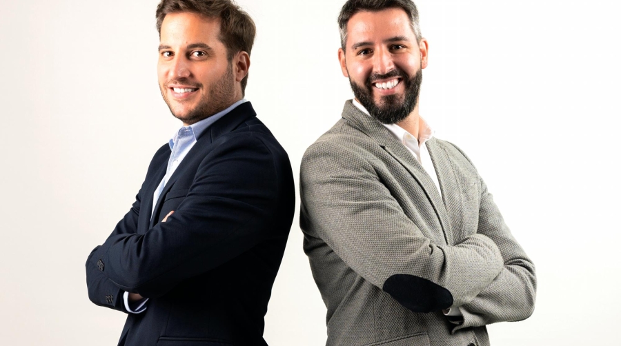 Diego Carbajosa (izq.) y Pablo Carro, socios de Nukloo e ingenieros industriales especializados en cadena de suministro.