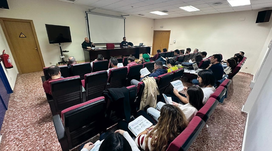 Una de las charlas realizadas por el sindicato para los estibadores.
