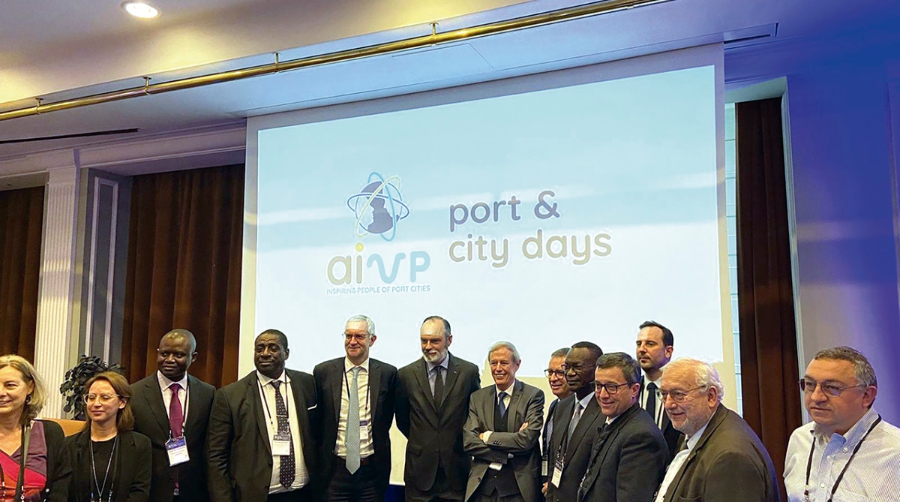Edouard Philippe, alcalde de Le Havre, elegido como nuevo presidente de la AIVP