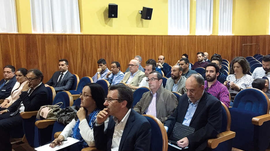 El CAU re&uacute;ne en Almer&iacute;a a operadores del puerto y empresarios en una jornada formativa