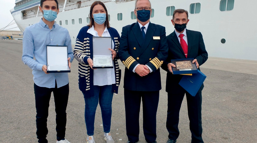 El crucero "Viking Venus" atraca por primera vez en el Puerto de Valencia