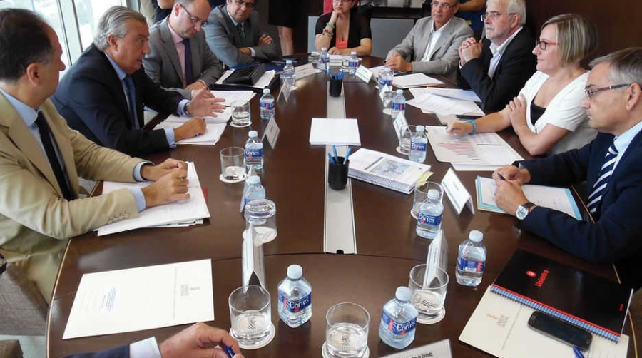 Salvador reivindica ante Fomento las &quot;inversiones irrenunciables&quot;