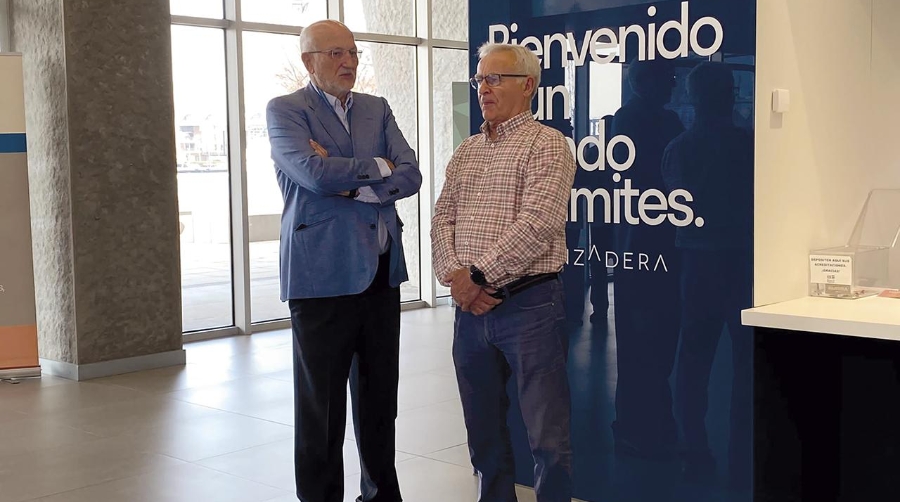 Juan Roig, presidente de Marina de Empresas, y Joan Ribó, alcalde de Valencia, durante su encuentro de esta mañana.