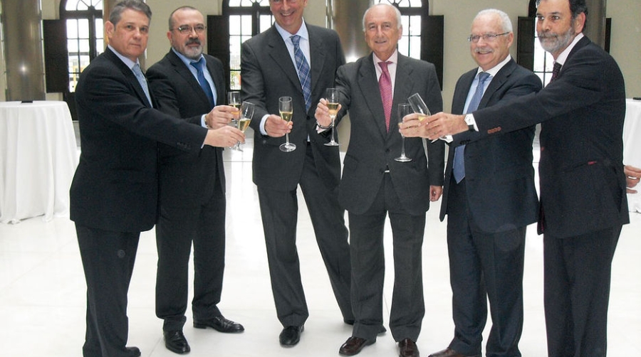 Aznar reclama uni&oacute;n, convicci&oacute;n y ambici&oacute;n a la Comunidad log&iacute;stico-portuaria valenciana