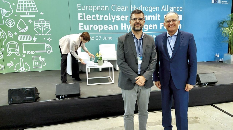 Josep Sanz, director de Transición Energética y Sostenibilidad de Fundación Valenciaport junto a Joan Calabuig, presidente de la Autoridad Portuaria de Valencia.