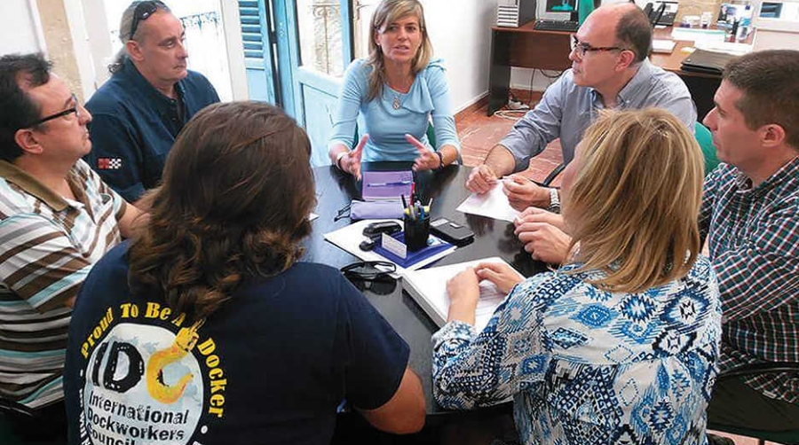 ATDAPA se entrevista con las formaciones pol&iacute;ticas para &quot;dar voz a los trabajadores del puerto&quot;